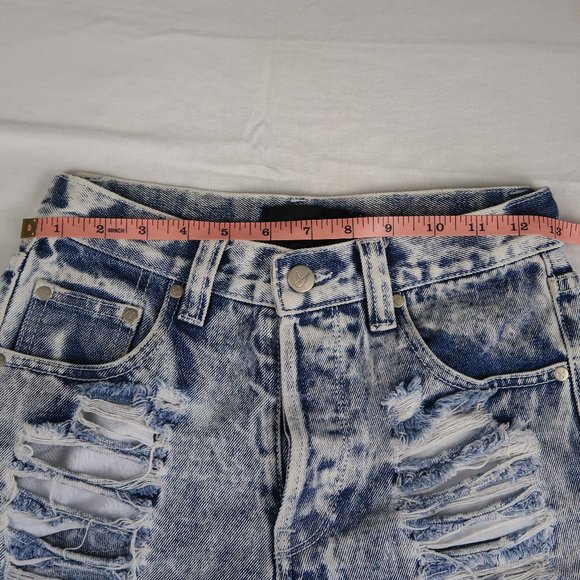 MINKPINK DENIM SHORTS - Picture 6 of 8